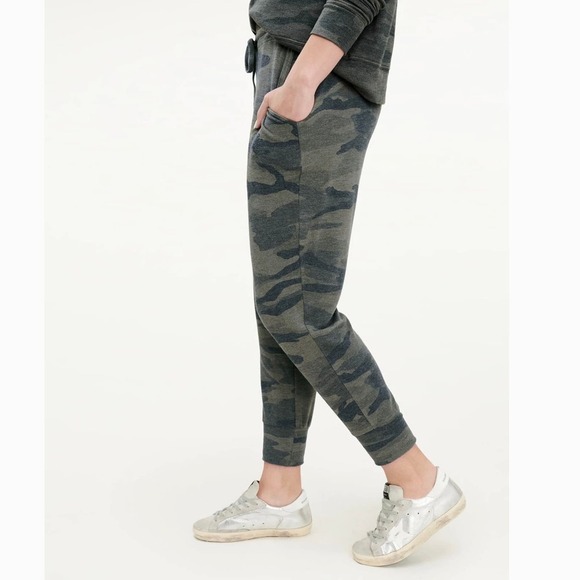 Splendid NWOT Gray Camo Lightweight Jogger Women L - Picture 11 of 12